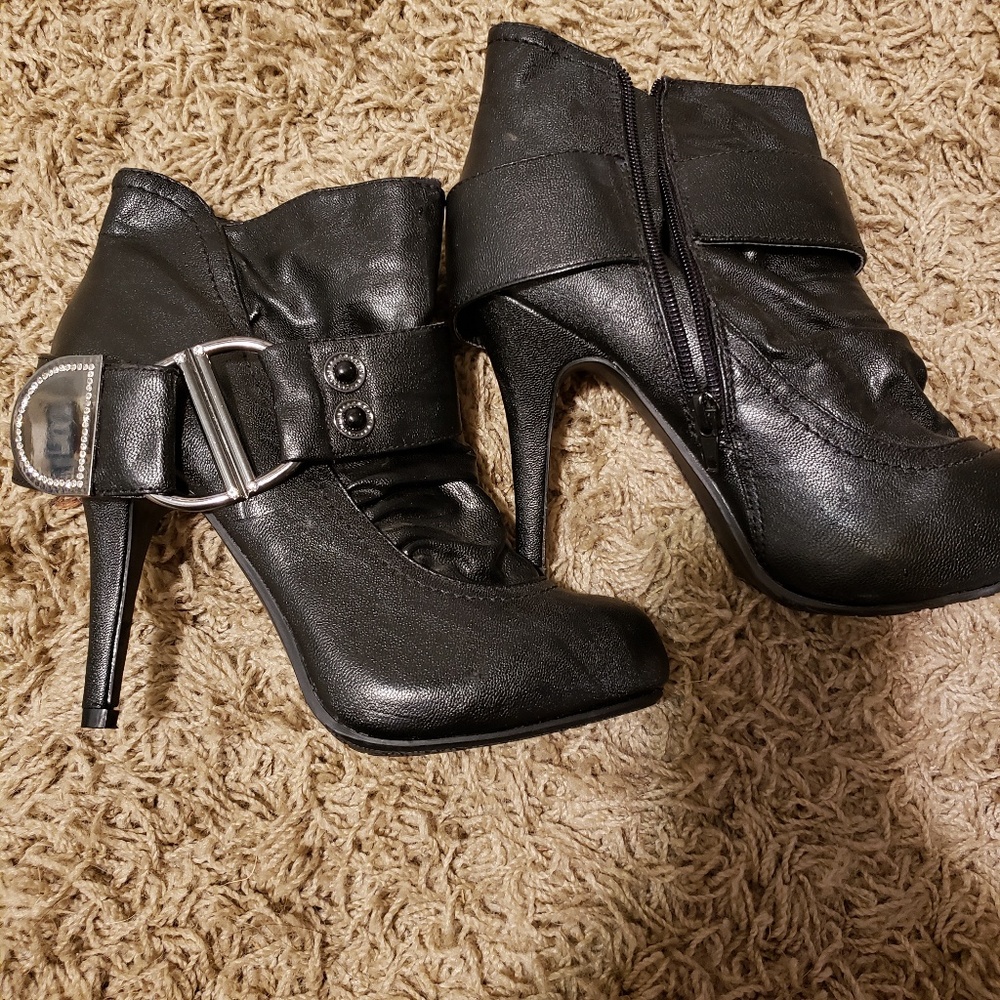 High heel boots